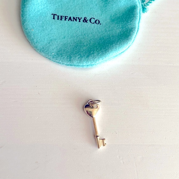 Authentic 💎Tiffany & Co. Mini Diamond Heart Key Pendant with chain necklace - Picture 6 of 7
